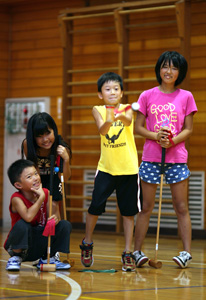 写真：ファイン・ボールを楽しむ甲洋小学校の子どもたち