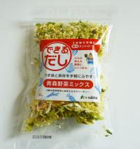 3種の青森野菜（キャベツ、にんじん、長ねぎ）と国産玉ねぎをカットして乾燥した乾燥野菜ミックス「できるだし」