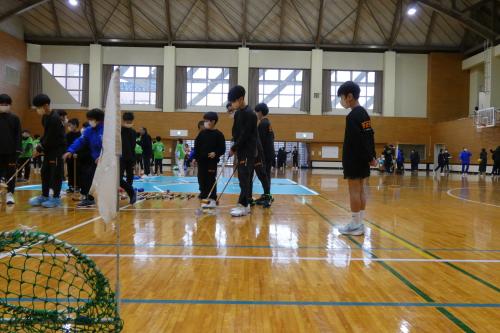 ファイン・ボールを楽しむ参加者