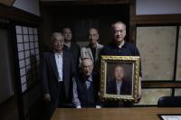 成田町長と100歳到達者、その家族