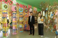 成田光寿町長（写真中央）と伊東明子下田小学校校長（写真右）